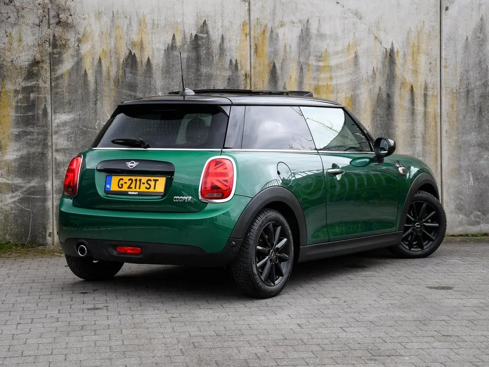 Mini 3-Deurs Cooper 60 Years Edition 1.5 136pk Automaat PANO uit 2019, foto 7