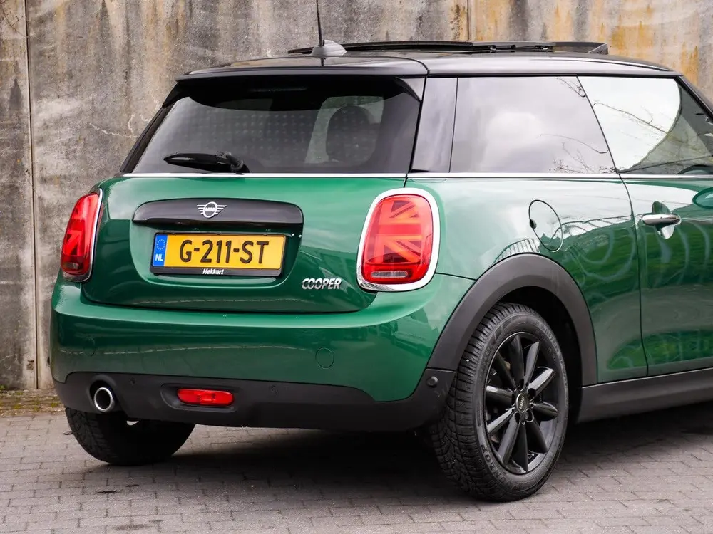 Mini 3-Deurs Cooper 60 Years Edition 1.5 136pk Automaat PANO uit 2019, foto 8