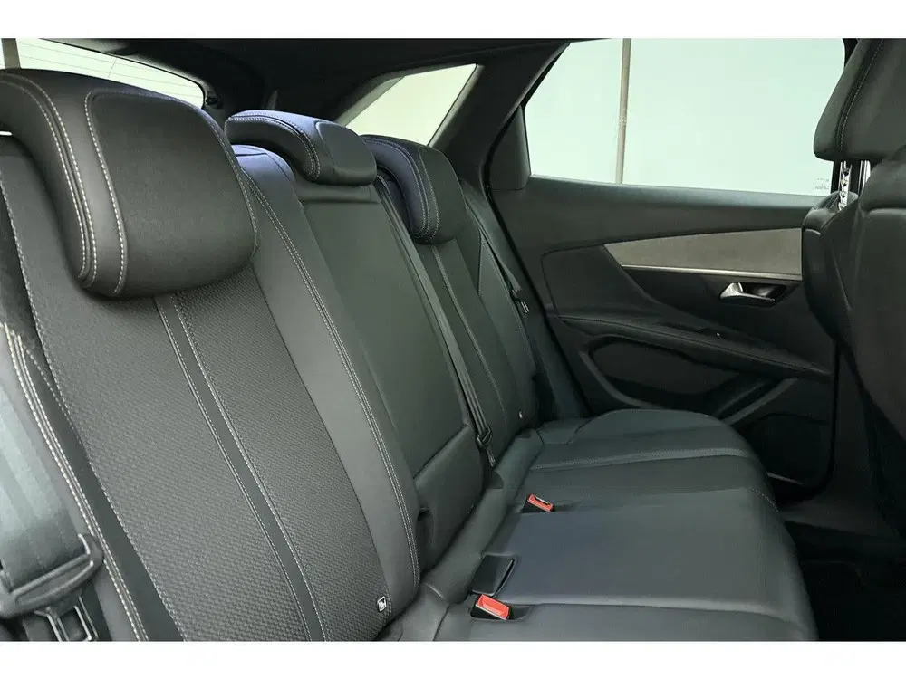 Peugeot 3008 1.2T 130pk GT uit 2024, foto 16