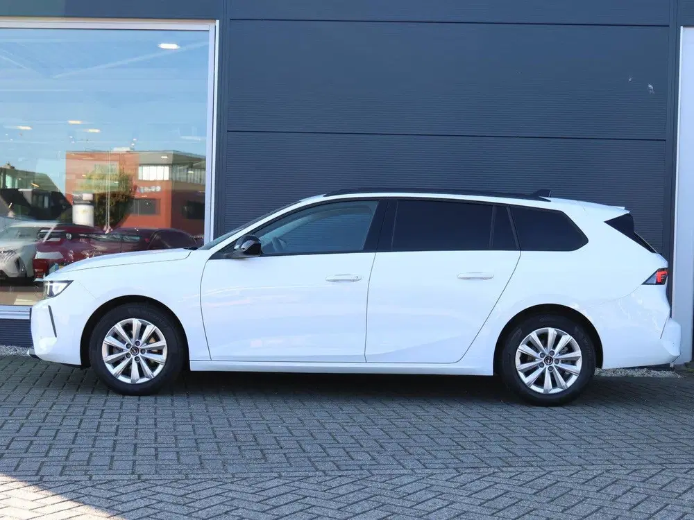 Opel Astra Sports Tourer 1.2 110pk Business Edition uit 2025, foto 2