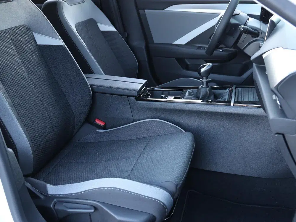 Opel Astra Sports Tourer 1.2 110pk Business Edition uit 2025, foto 9