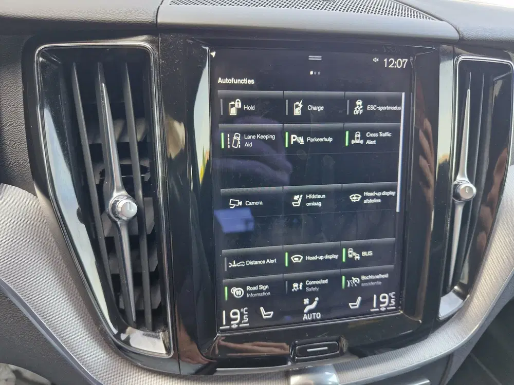 Volvo XC60 Recharge T6 AWD R-Design ALLE OPTIES lucht uit 2021, foto 17