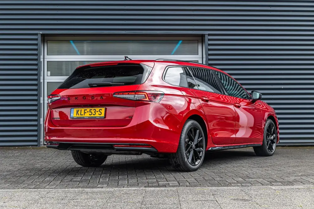 Skoda Superb 1.5 TSI 204pk PHEV Sportline Business uit 2025, foto 2