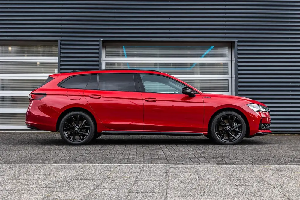 Skoda Superb 1.5 TSI 204pk PHEV Sportline Business uit 2025, foto 3