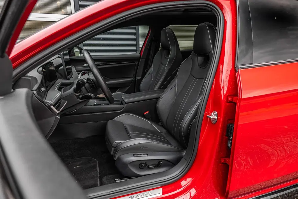Skoda Superb 1.5 TSI 204pk PHEV Sportline Business uit 2025, foto 4