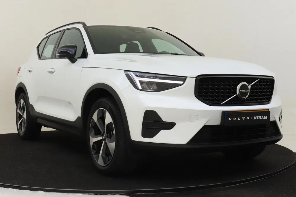 Volvo XC40 B4 (M-HYBRID) PLUS DARK -HARMAN uit 2025, foto 11