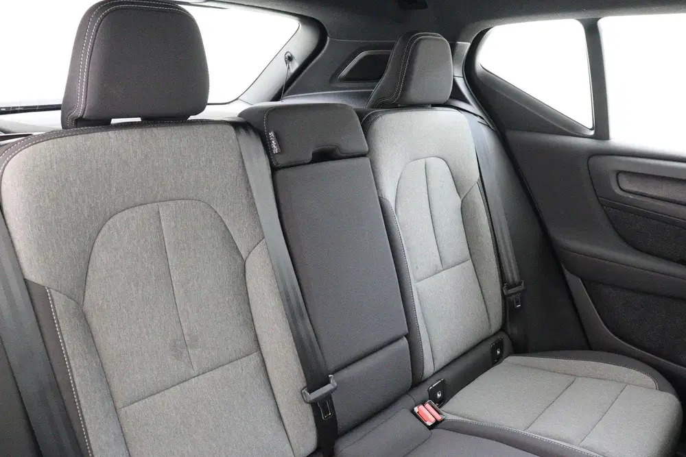 Volvo XC40 B4 (M-HYBRID) PLUS DARK -HARMAN uit 2025, foto 12