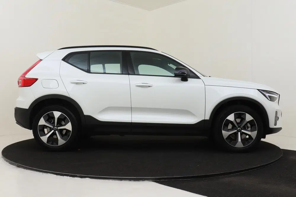 Volvo XC40 B4 (M-HYBRID) PLUS DARK -HARMAN uit 2025, foto 13