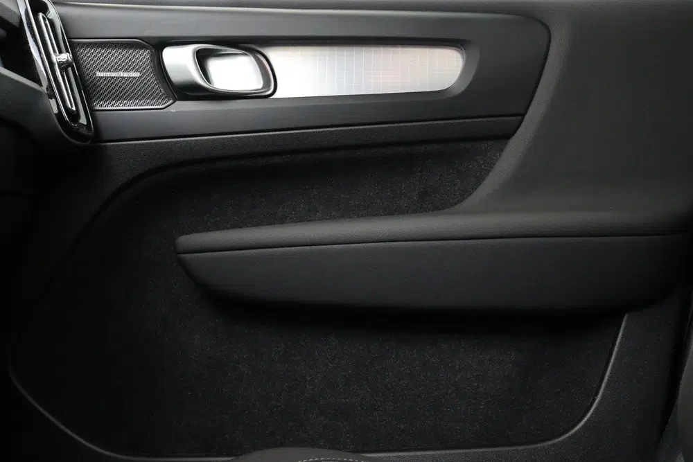 Volvo XC40 B4 (M-HYBRID) PLUS DARK -HARMAN uit 2025, foto 16