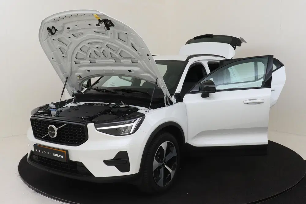 Volvo XC40 B4 (M-HYBRID) PLUS DARK -HARMAN uit 2025, foto 17