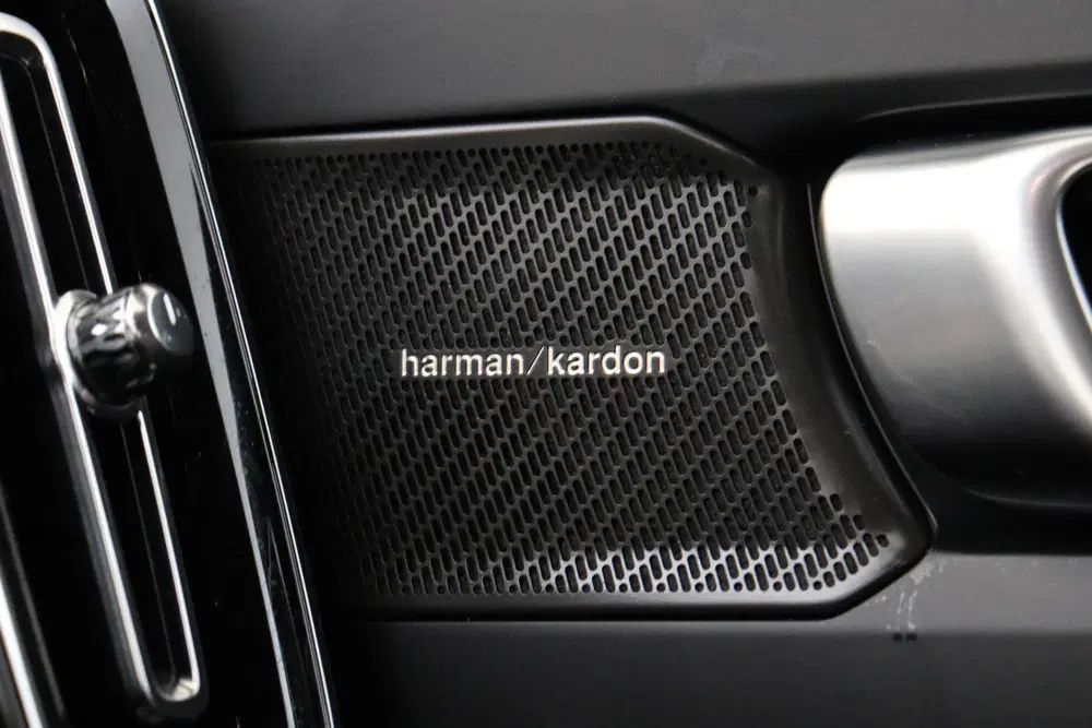 Volvo XC40 B4 (M-HYBRID) PLUS DARK -HARMAN uit 2025, foto 18
