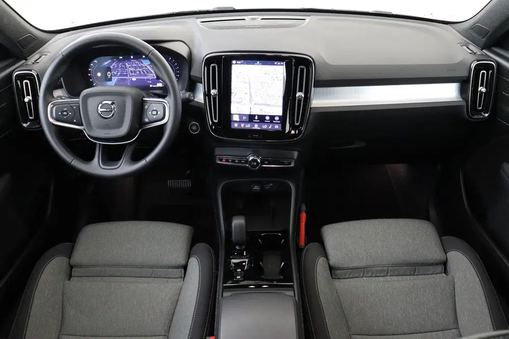 Volvo XC40 B4 (M-HYBRID) PLUS DARK -HARMAN uit 2025, foto 4
