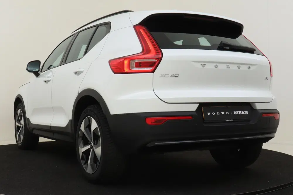 Volvo XC40 B4 (M-HYBRID) PLUS DARK -HARMAN uit 2025, foto 5
