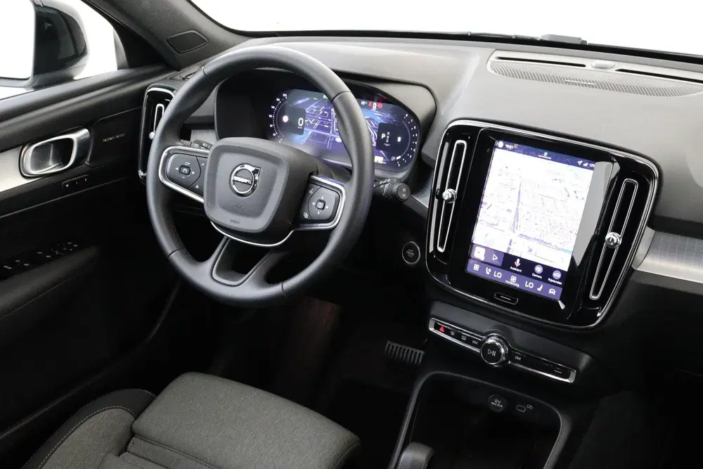 Volvo XC40 B4 (M-HYBRID) PLUS DARK -HARMAN uit 2025, foto 6