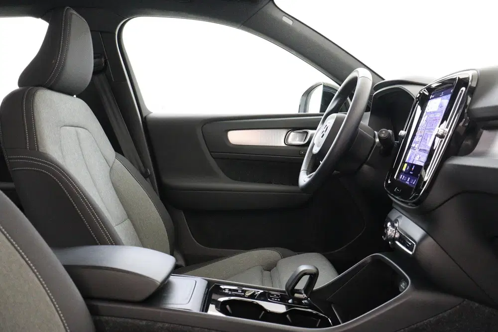Volvo XC40 B4 (M-HYBRID) PLUS DARK -HARMAN uit 2025, foto 8