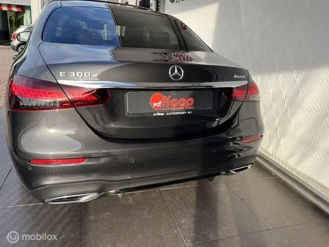 Mercedes-Benz E-Klasse 300 e 4MATIC AMG Line AMBIENTE DUBBEL SCHU uit 2022, foto 7