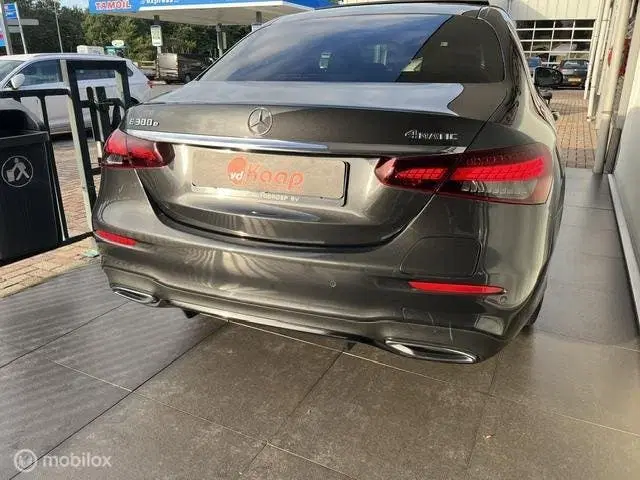 Mercedes-Benz E-Klasse 300 e 4MATIC AMG Line AMBIENTE DUBBEL SCHU uit 2022, foto 8