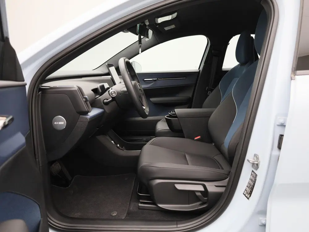 Volvo EX30 Single Motor Extended Range Core uit 2024, foto 10