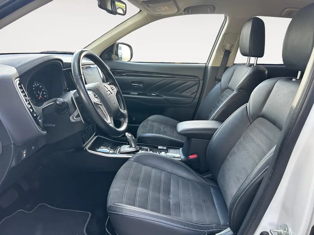 Mitsubishi Outlander 2.4 PHEV Pure+ | Automaat | Keyless sta uit 2019, foto 14