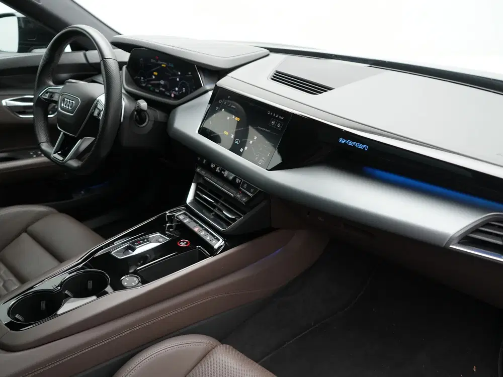 Audi e-tron 93 kWh 476pk Dealer O.H uit 2022, foto 4
