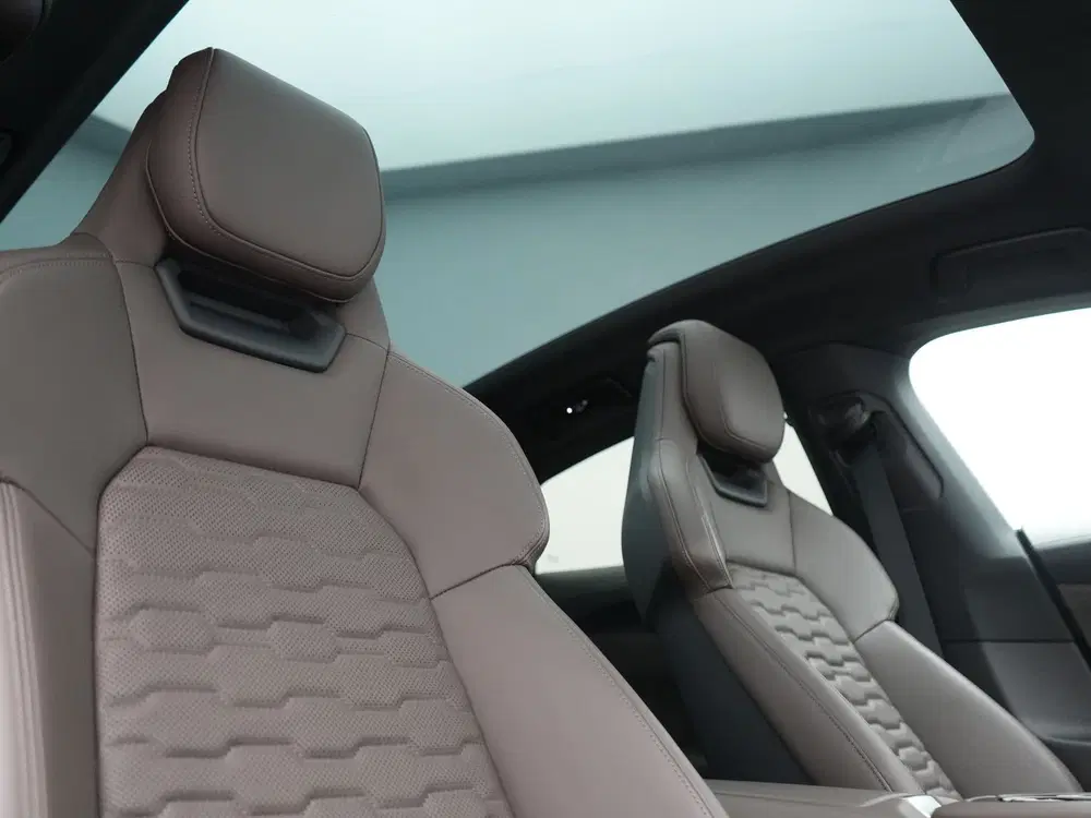 Audi e-tron 93 kWh 476pk Dealer O.H uit 2022, foto 5