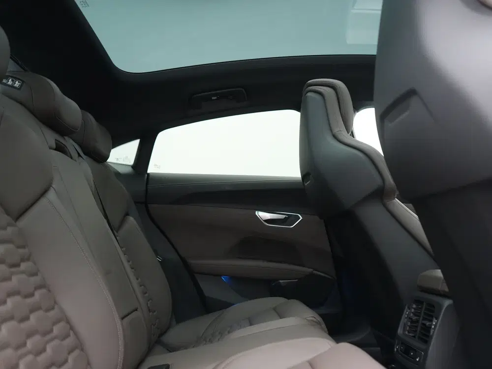 Audi e-tron 93 kWh 476pk Dealer O.H uit 2022, foto 6