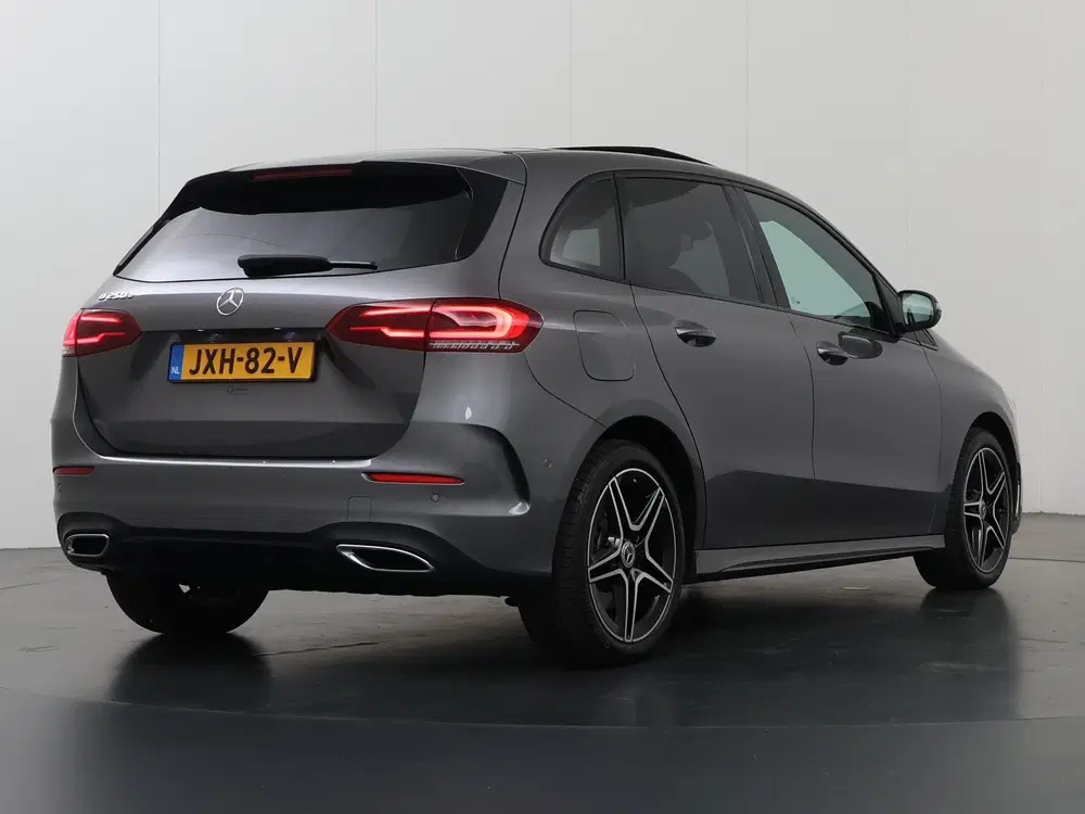 Mercedes-Benz B-Klasse 250 e AMG Line uit 2022, foto 2