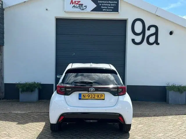 Toyota Yaris 1.5 Hybrid Executive uit 2021, foto 2