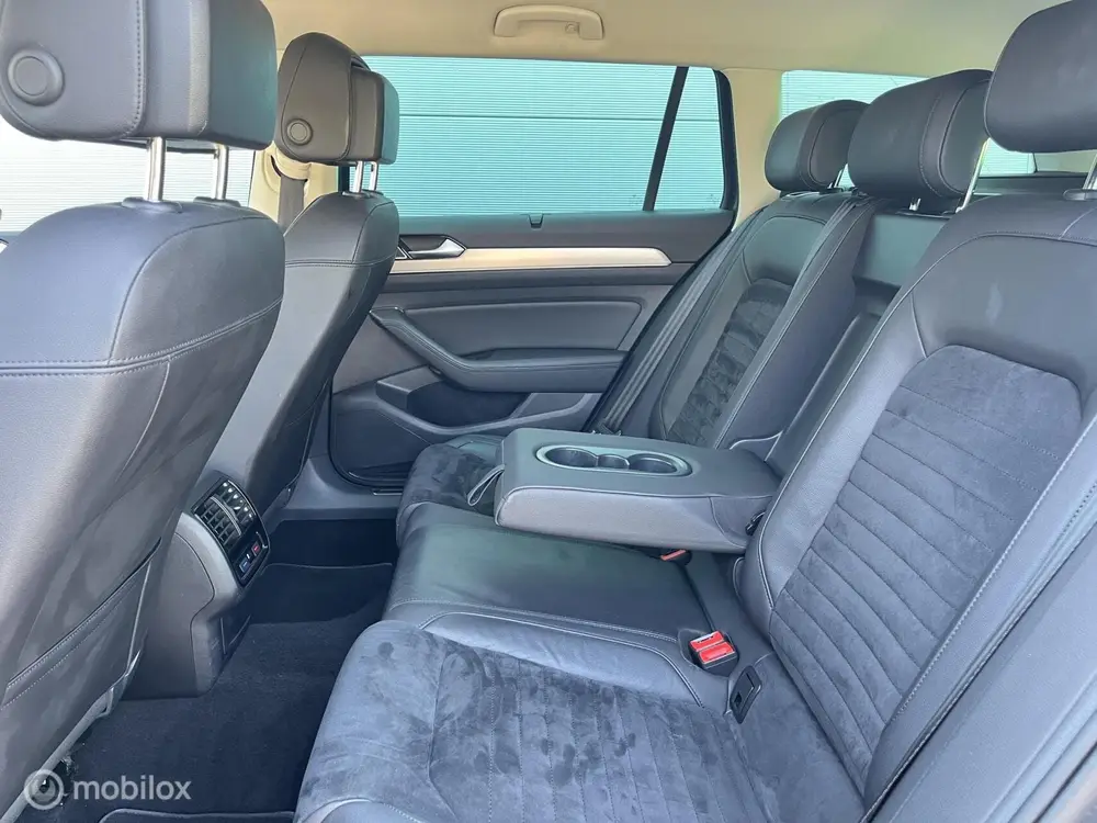 Volkswagen Passat Variant 1.5 TSI Highline uit 2019, foto 11
