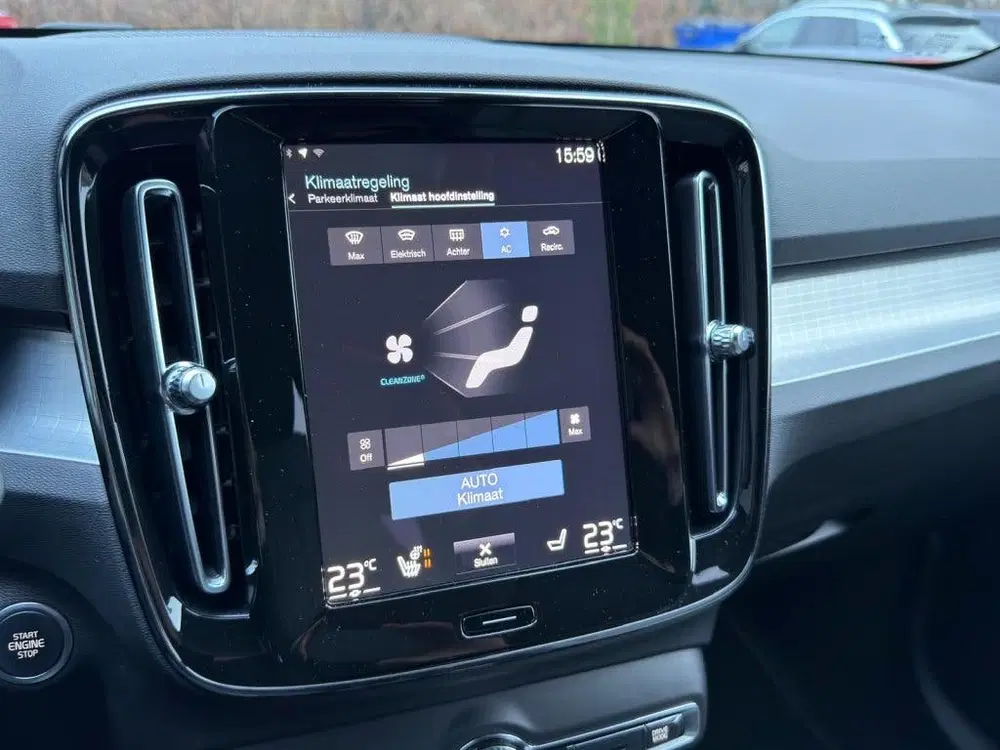 Volvo XC40 1.5 T5 Plus Dark uit 2022, foto 16