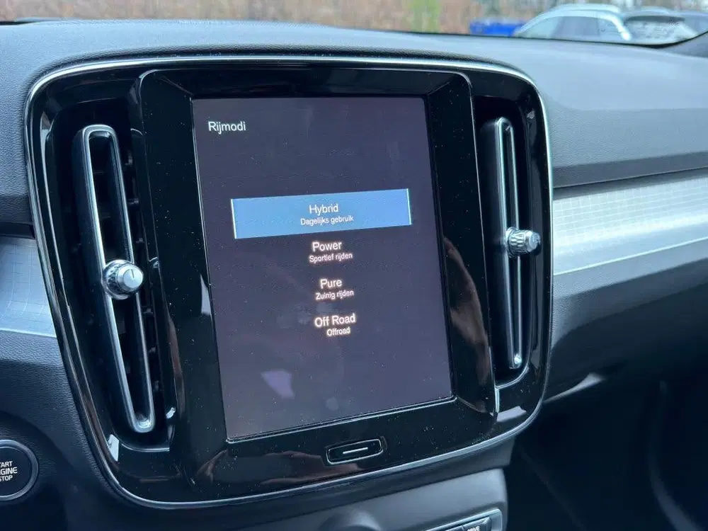 Volvo XC40 1.5 T5 Plus Dark uit 2022, foto 19