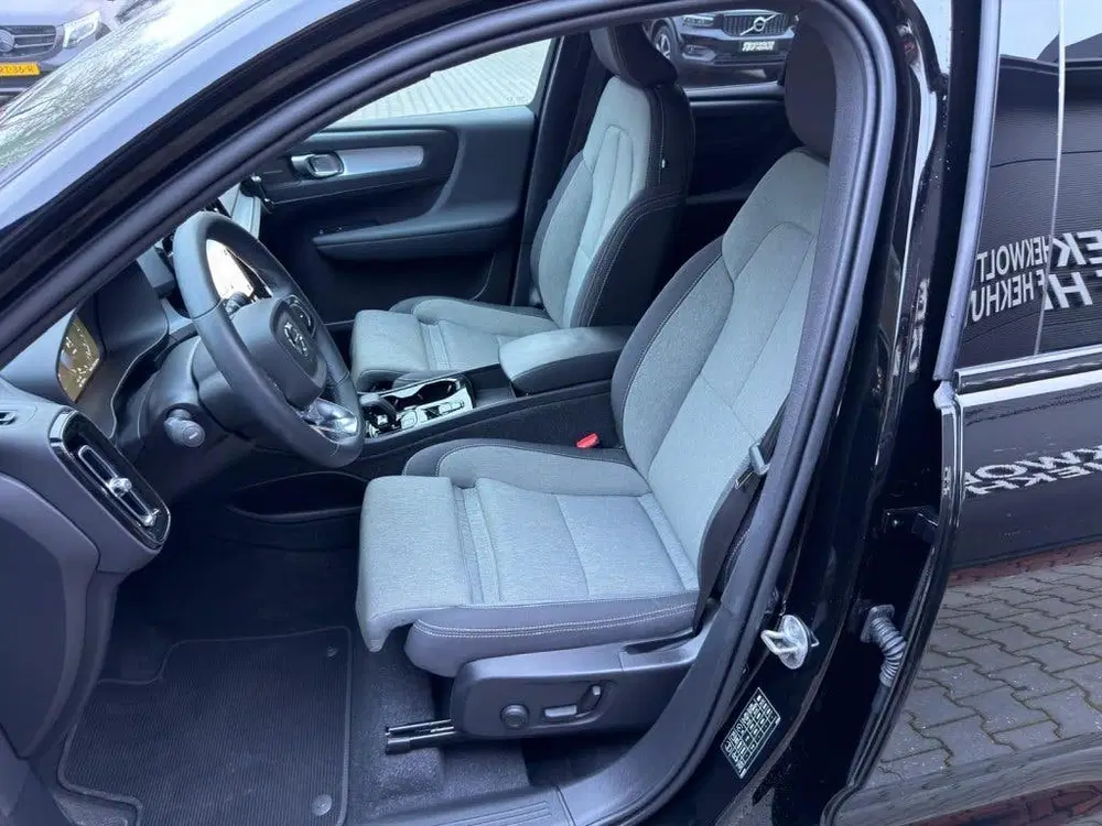 Volvo XC40 1.5 T5 Plus Dark uit 2022, foto 6