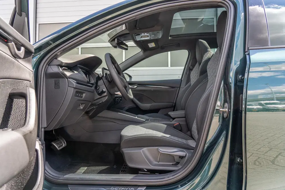 Skoda Octavia 1.5 TSI 150pk DSG MHEV Sportline Busines uit 2025, foto 20