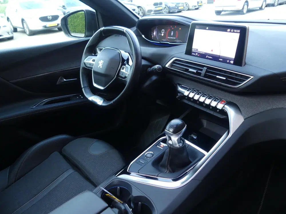 Peugeot 3008 1.2 PureTech GT-Line uit 2021, foto 2
