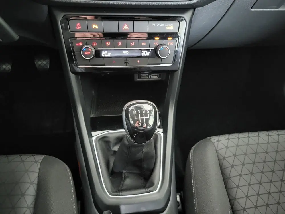 Volkswagen T-Cross 1.0 TSI Life Business uit 2020, foto 14