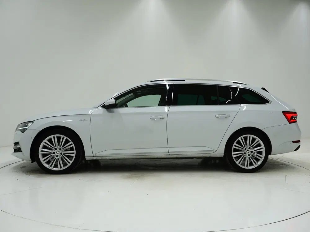 Skoda Superb 1.4 TSI iV Laurin & Klement uit 2023, foto 2