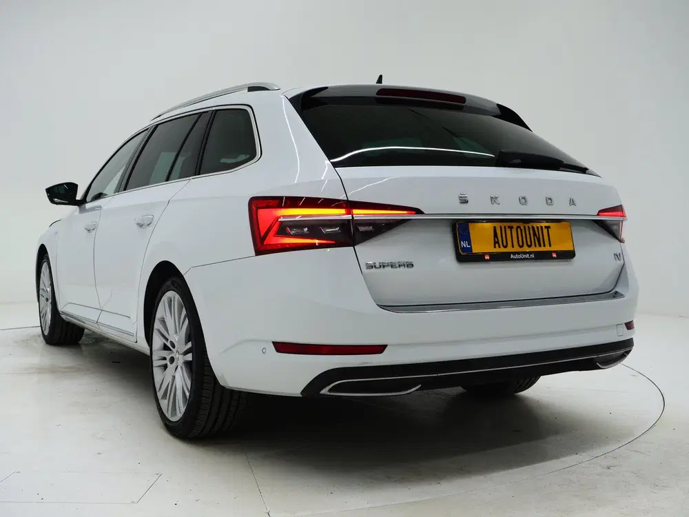 Skoda Superb 1.4 TSI iV Laurin & Klement uit 2023, foto 3