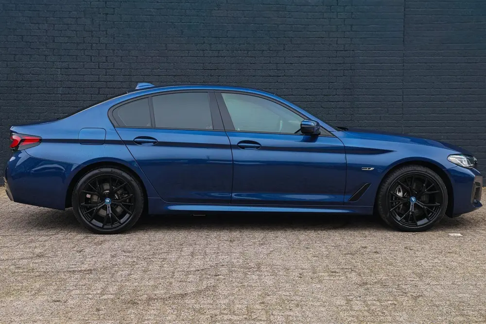 BMW 5-serie 545e xDrive M-SPORT LASER HARMAN KARDON CA uit 2023, foto 11