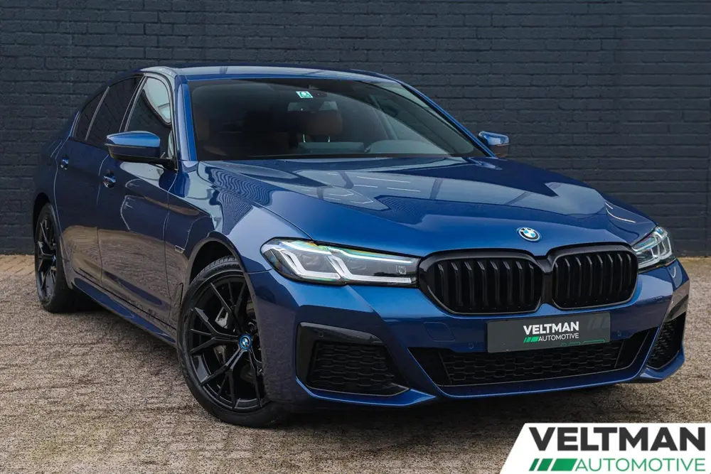 BMW 5-serie 545e xDrive M-SPORT LASER HARMAN KARDON CA uit 2023, foto 2