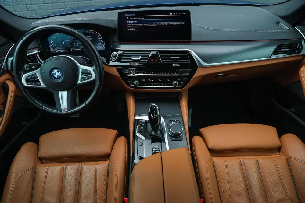 BMW 5-serie 545e xDrive M-SPORT LASER HARMAN KARDON CA uit 2023, foto 5