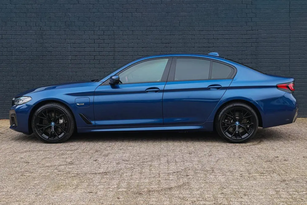 BMW 5-serie 545e xDrive M-SPORT LASER HARMAN KARDON CA uit 2023, foto 6