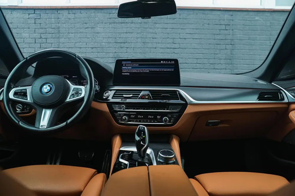BMW 5-serie 545e xDrive M-SPORT LASER HARMAN KARDON CA uit 2023, foto 8