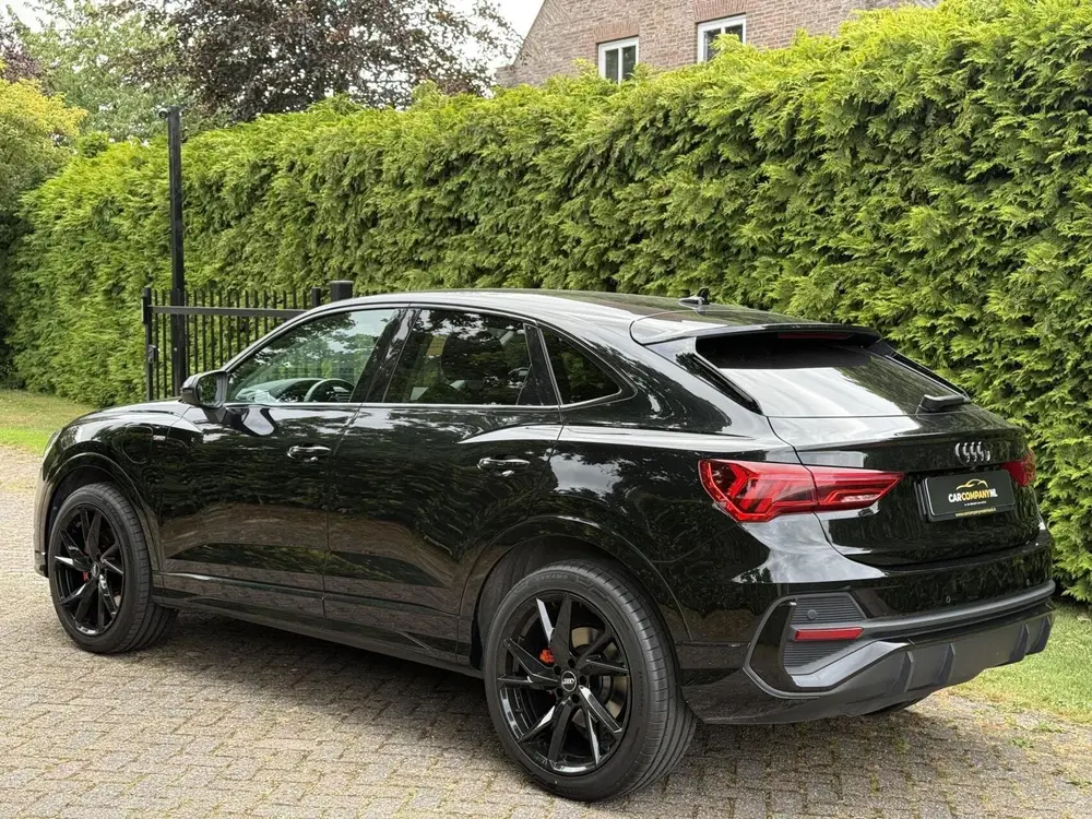 Audi Q3 uit 2021, foto 12