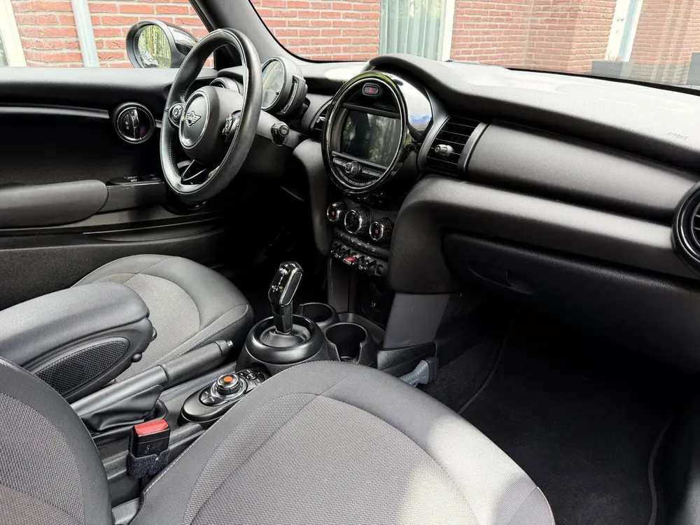 Mini One One 1.5 Black Edition uit 2019, foto 13