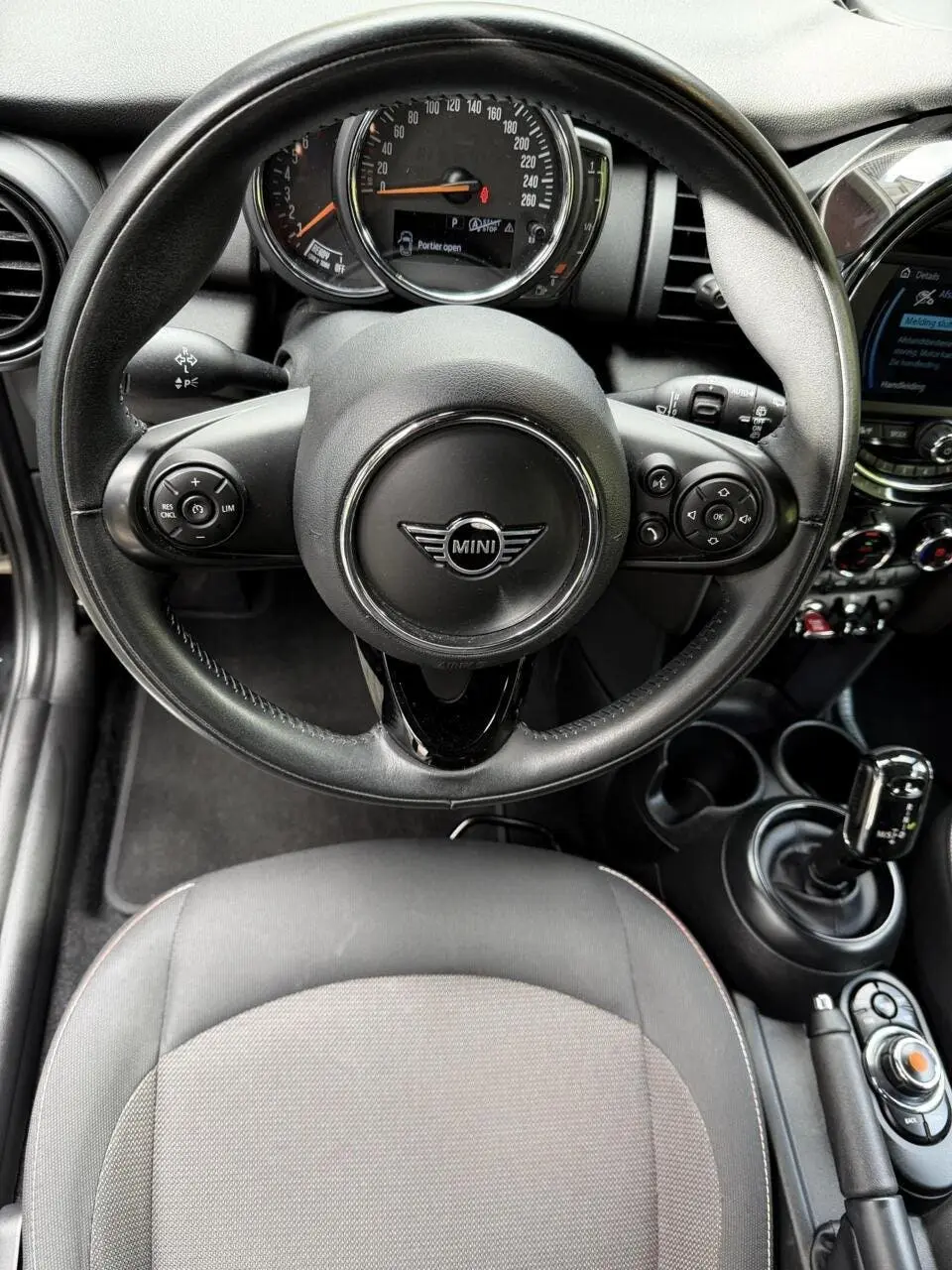 Mini One One 1.5 Black Edition uit 2019, foto 14