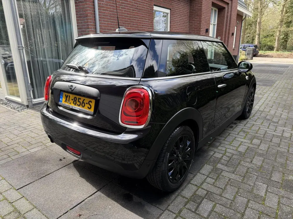 Mini One One 1.5 Black Edition uit 2019, foto 3