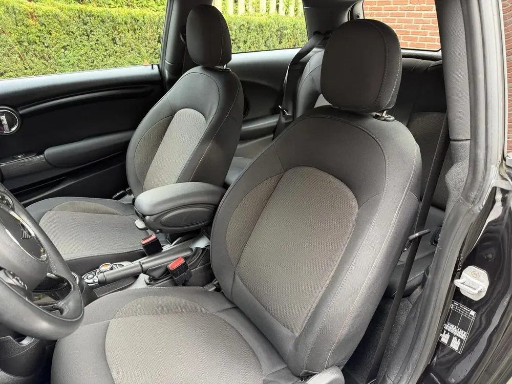 Mini One One 1.5 Black Edition uit 2019, foto 8