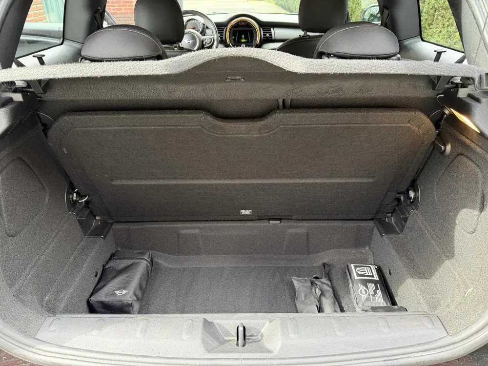 Mini One One 1.5 Black Edition uit 2019, foto 9
