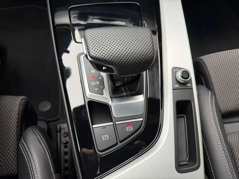 Audi A4 35 TFSI S edition AUTOMAAT uit 2020, foto 12