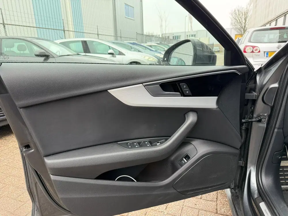 Audi A4 35 TFSI S edition AUTOMAAT uit 2020, foto 3